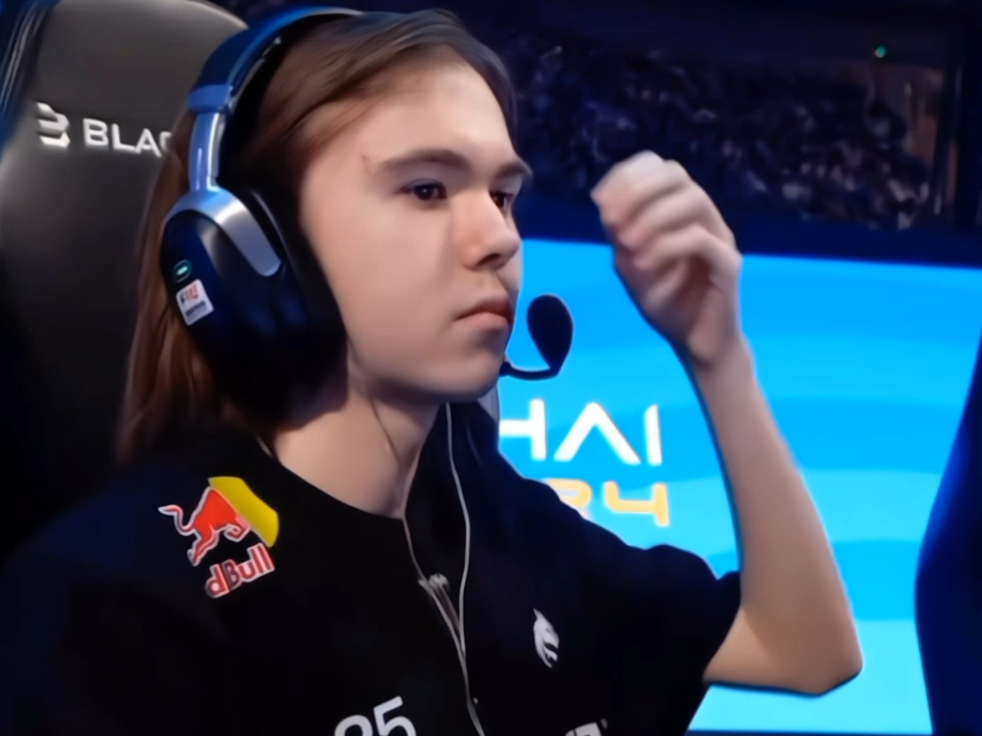 Jwei ：前期对线方面并不顺利 是我打的太烂了